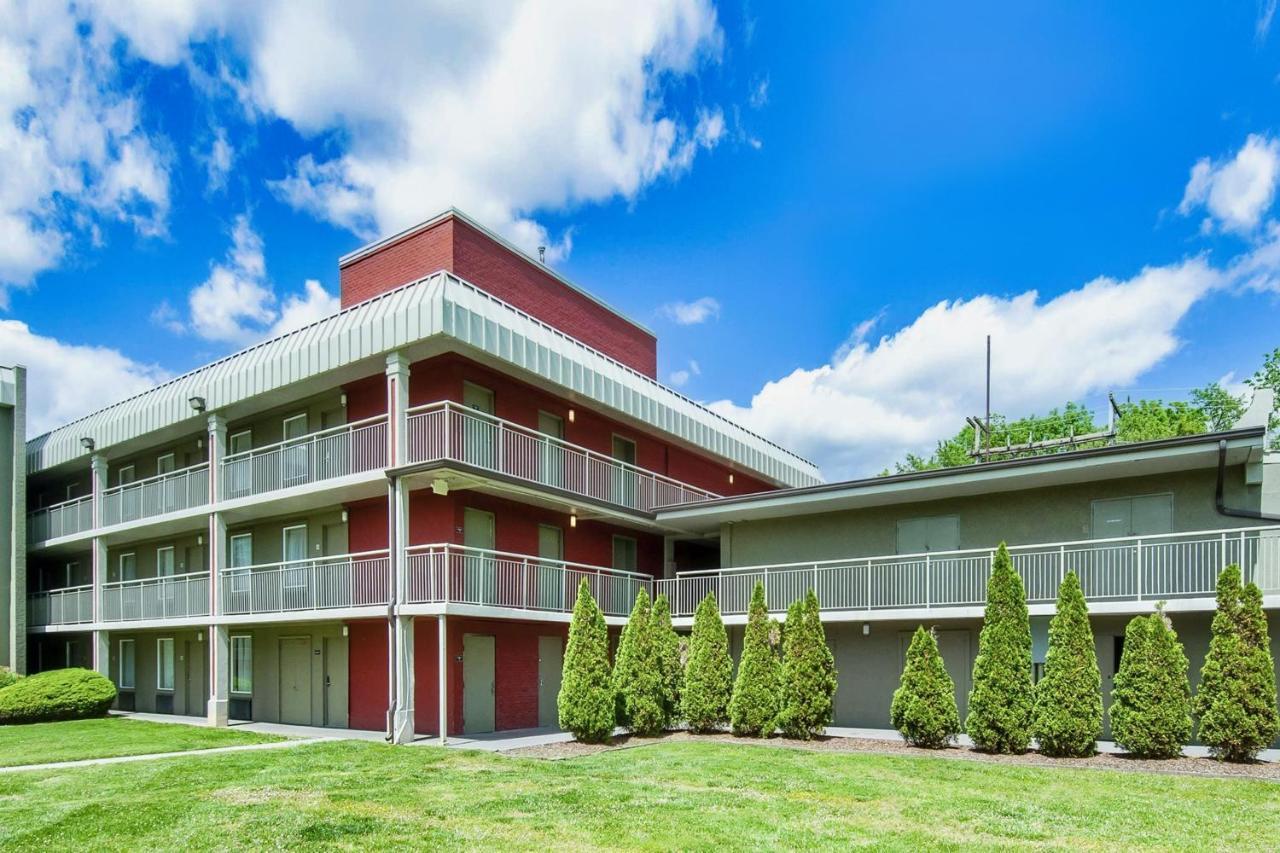 Days Inn & Suites By Wyndham Johnson City Extérieur photo